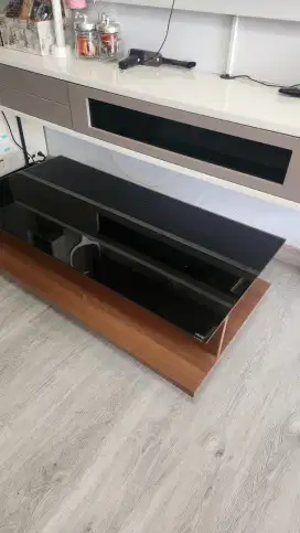 Meja tamu merk Cellini