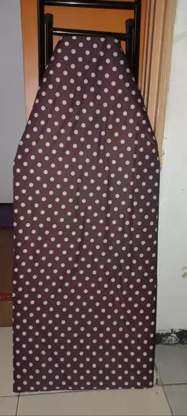 Meja setrika murmer