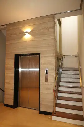 Rumah 3 lantai di jalan boulevard komplek Permata Buana Jakbar