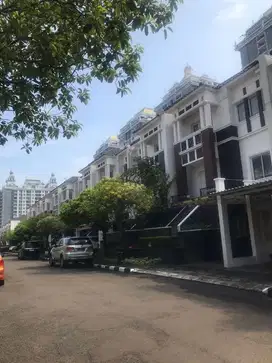Dijual rumah The Villas murah