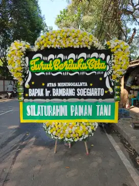 Karangan papan bunga Happy wedding