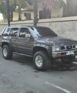 Jual Nissan Terrano spirit pajak on PLT Padang