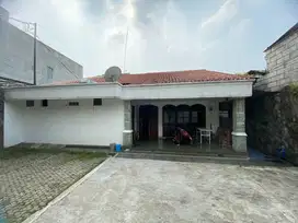 Rumah Di Lokasi Strategis Cocok Untuk Tinggal Atau Usaha