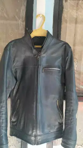 Dijual jaket kulit asli size M