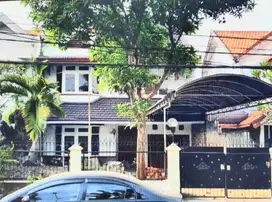Dijual Rumah 2 Lantai SANGAT STRATEGIS Jalan RAYA NGINDEN INTAN