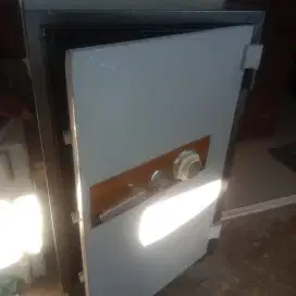 Brankas merk yunika Dijual Hrg 5,2 jt