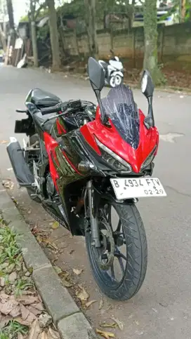 Honda CBR 150R tahun 2019 ABS surat lengkap