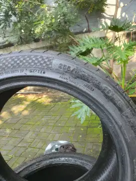 Ban Accelera 255/40 r18