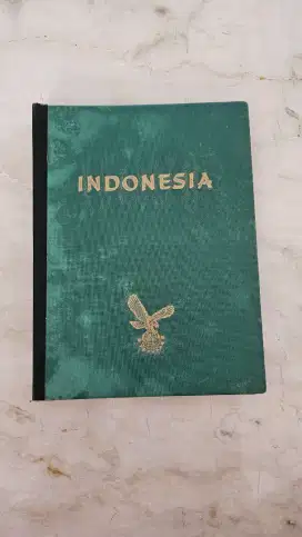 Album perangko kuno beserta isinya