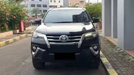 Toyota Fortuner 2.7L SRZ 2tr Bensin 2017 Hitam Low Km Antikk