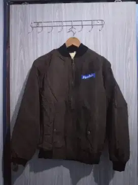 Jaket bomber ukuran L