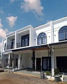 Rumah 2 lt dekat UI & KRL Akses cepat kejakarta,,