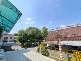 Rumah Komplek Jelambar, 2 Lantai, Strategis Depan Taman Bebas Banjir