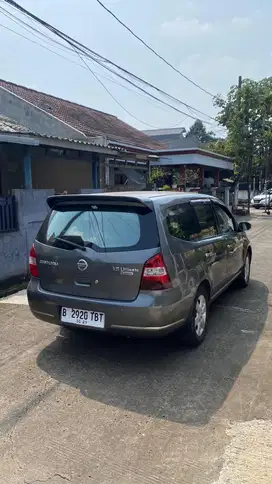 Nissan Grand livina 2010 Bensin