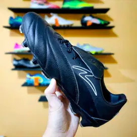Diskon 33% Original SPECS Shaman Bepe20 fg Elite Black