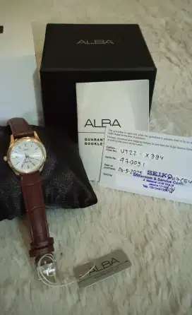 Jam tangan wanita warna coklat
