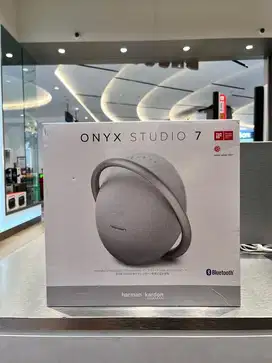 NEW HARMAN KARDON ONYX S7