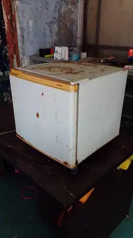 Kulkas Toshiba mini 1 pintu 50 cm