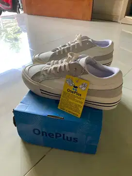 Sepatu Sneakers