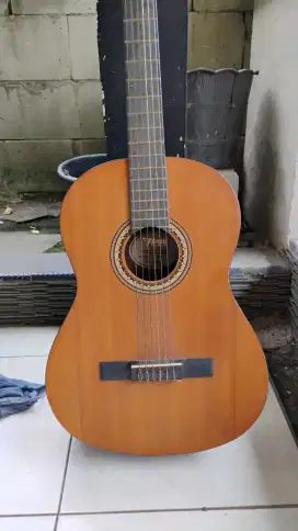 Dijual gitar Valencia