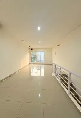 Disewakan Ruko di hoek Pisa Grande lokasi ramai strategis