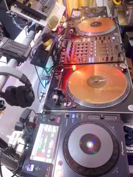 1 set Pioneer DJ, Media player, mixer dan Turntable Stanton, spt baru