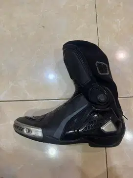 SEPATU DAINESE TOURQUE IN