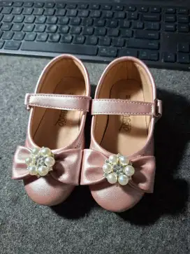 Sepatu anak merek Tamagoo