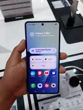 KREDIT HP SAMSUNG Z FLIP7 SEGAMPANG ITU HANYA DI HOME KREDIT BUNGA 0%