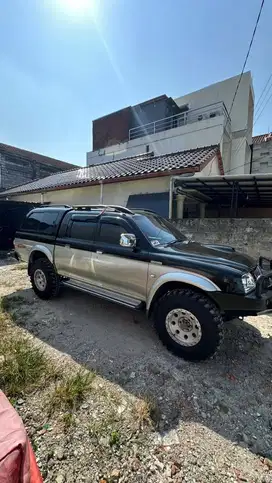 L200 strada double cabin