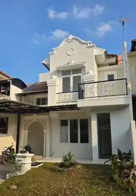 DIJUAL Rumah like new lantai granit di legenda wisata cibubur