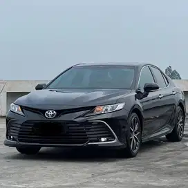 Camry V AT 2021 km 20 ribu