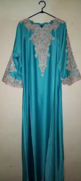 Kaftan brokat bahan licin