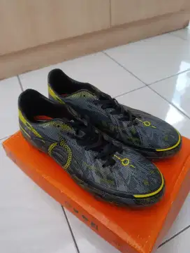 Dijual Sepatu bola OrtusEight type Catalyst Beast FG