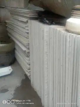 Jual borongan granit bekas da 100.lembar warna cream.