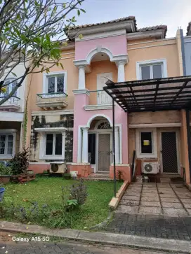 Dijual Rumah 2lt di Raffless Hills Cibubur dekat club house