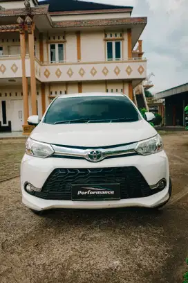 TOYOTA AVANZA VELOZ 1.3 AT 2015