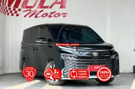 Toyota Voxy 2.0 TSS CVT 2023 hitam Matic AT DP minim 55 juta