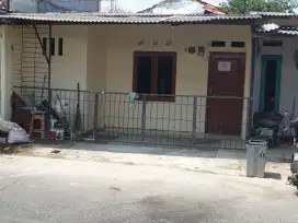 Rumah dikontrakan pinggir jalan