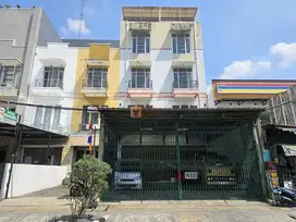 Disewakan Ruko 4,5 lantai lokasi strategis cocok untuk segala usaha