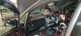Bu, ada mobil di jual.