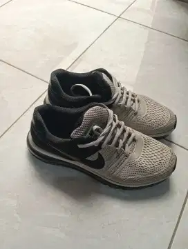Sepatu running Nike