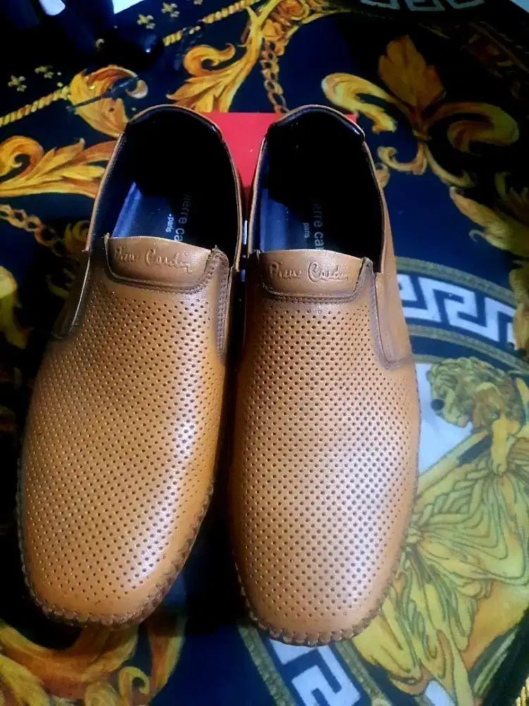 Pierre cardin loafer leather authentic like new