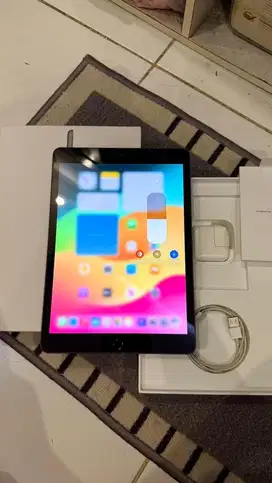 Dijual Ipad 7 Grey 32GB Wifi Only Lengkap