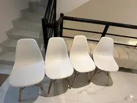 Kursi Putih Estetik 250rb utk 4 pcs