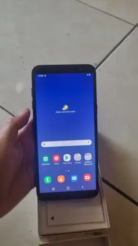 Handphone Samsung J8