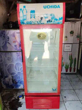 Showcase uchida kondisi normal dingin siap pakai