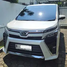 Toyota Voxy 2017 White Pearl