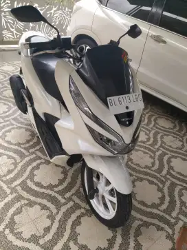 Jual cepat Honda PCX 150 mulus lengkap tinggal pake