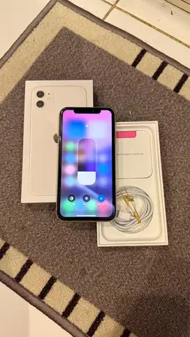Dijual Iphone 11 White 64GB Resmi Ibox Lengkap